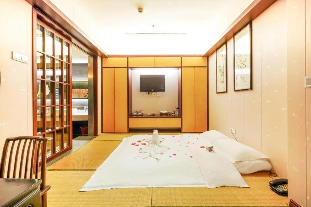 Suzhou Phoenix Hotspring Resort Zhangjiagang Exterior foto